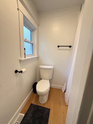 Bathroom - The Maple and Mist (Niagara Falls)