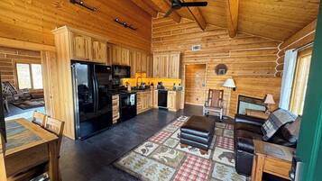 Deluxe Chalet, 2 Bedrooms, Non Smoking, Bay View | Living area