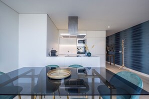 Dining - Luxury 2BR in Gaia | Iconic Views + Spa and Parking (Vila Nova de Gaia)