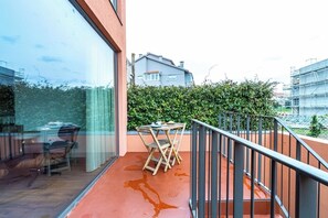Outdoor dining - Boavista Park Serralves Family House (Porto)