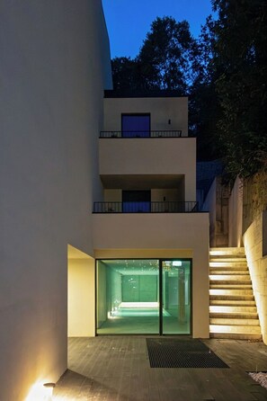 Exterior - Riverside Luxe 2BR | Pool, Spa, Balcony and Parking (Vila Nova de Gaia)