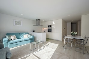 TV - T1 Gaia Riverside SPA Apartment (Vila Nova de Gaia)