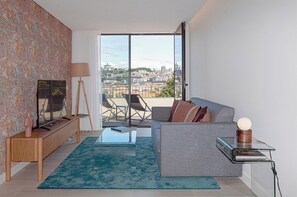 TV - Design T2 Duplex Pool and Balcony (Vila Nova de Gaia)