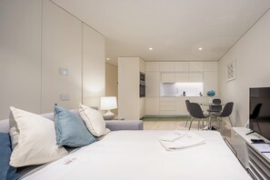Iron/ironing board, WiFi, bed sheets - T1 Exclusive Garden and Pool na Ribeira (Vila Nova de Gaia)