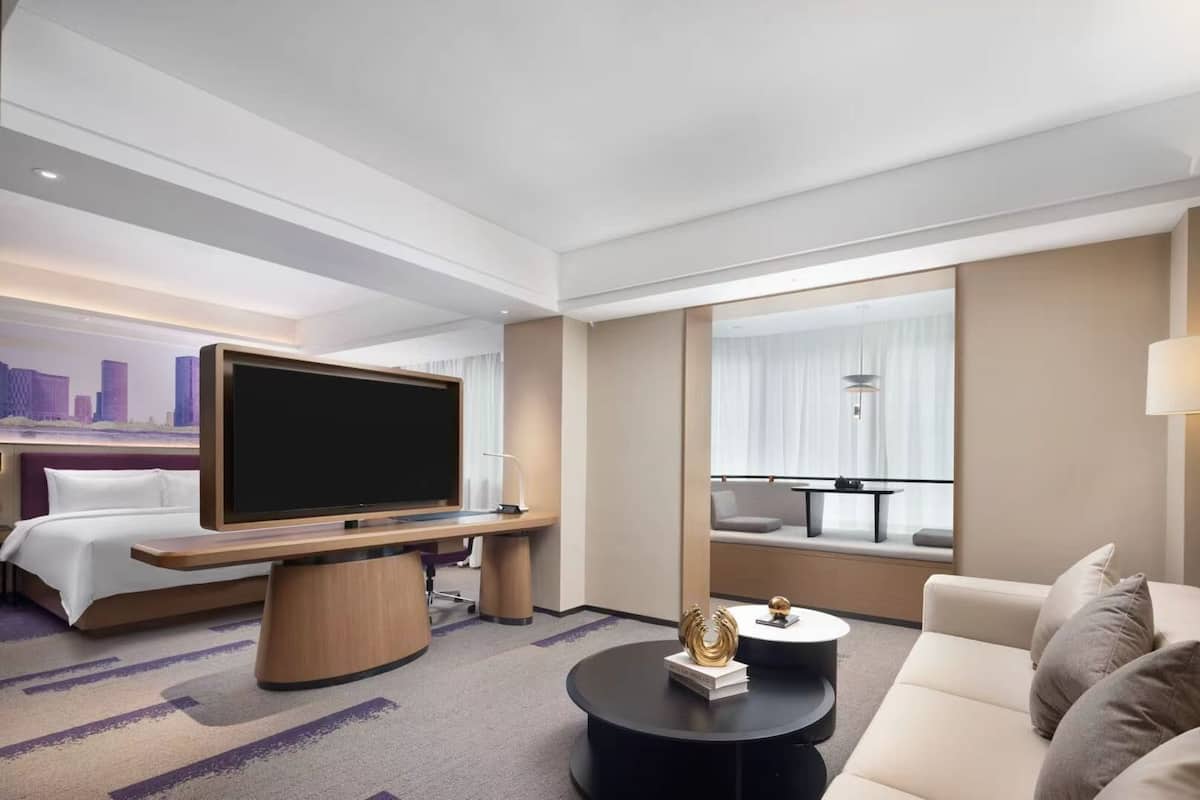 Comfort-Suite | Schreibtisch, laptopgeeigneter Arbeitsplatz, kostenloses WLAN