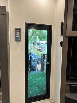 Interior - Luxury 2-bedroom recreational vehicle in tranquil Salt Springs, Fl. with AC (Salt Springs)