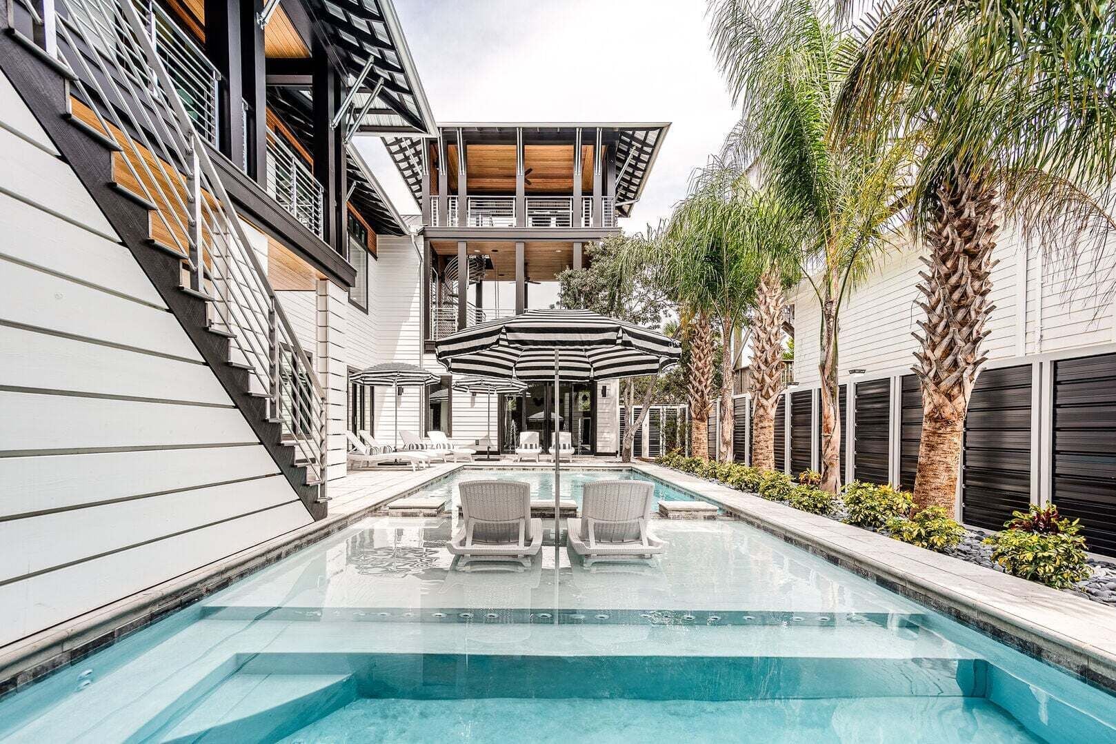 حمّام سباحة مُدفَّأ