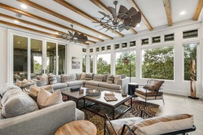 Interior - The Beach Gem! Pool+Golf Cart+Bikes, 2Min to Beach (Santa Rosa Beach)