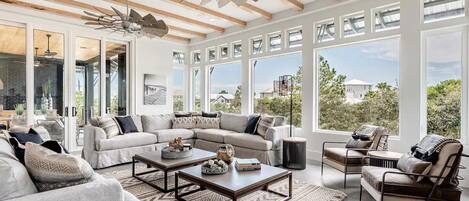 Smart-TV, Kamin, Tischtennisplatte, Stereoanlage