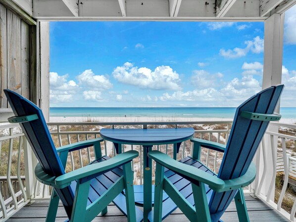 Outdoor dining - Sunchase10B* Directly On The Beach! Honeymoon Studio-Amazing Views & Private Beach (Miramar Beach)