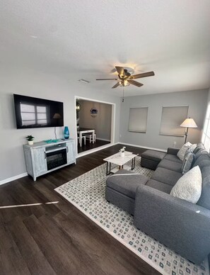 Smart TV - Escape to "Warm Mineral Springs"a Place Where You Can Relax And Heal your body. (North Port)