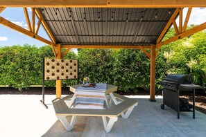 Unclassified image, 2 of 23, button - Thomson's Nook - Taupo (Taupo)