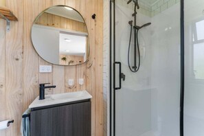 Hair dryer, towels, soap, shampoo - Thomson's Nook - Taupo (Taupo)