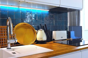 Fridge, microwave, oven, dishwasher - Charming apartment near Montmartre (Paris)