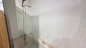 Bathroom - Studio near Champs-Elysées, facing Parc Monceau (Paris)