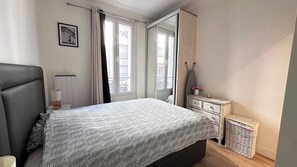 Iron/ironing board, WiFi, bed sheets