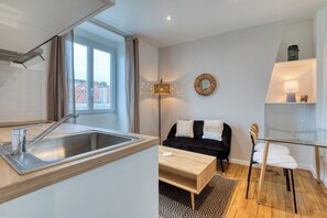Living area - On Room Last Floor - Batignolles (Paris)