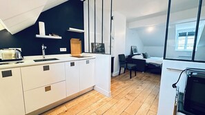 Iron/ironing board, WiFi, bed sheets - One Room - Last Floor - Vendôme / Madeleine (Paris)