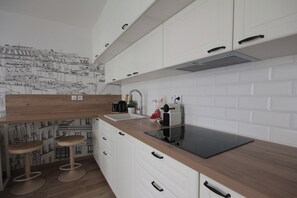 Refrigerador, microondas, horno y lavavajillas 