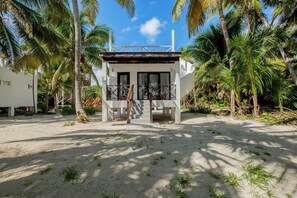 Exterior - "Seahorse" Beachfront Cabin @ NorthBeachRetreat (Belie)