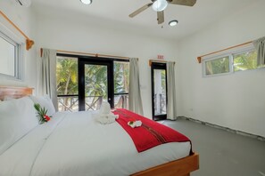 Iron/ironing board, WiFi, bed sheets - "Seahorse" Beachfront Cabin @ NorthBeachRetreat (Belie)