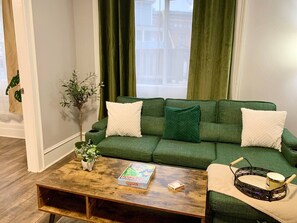 TV - Cozy 1BR by Hospital & Uptown (Saint John)