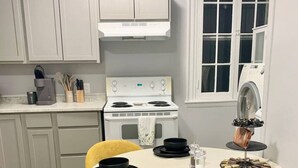 Dining - Cozy 1BR by Hospital & Uptown (Saint John)
