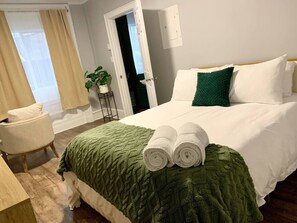 Desk, iron/ironing board, WiFi, bed sheets - Cozy 1BR by Hospital & Uptown (Saint John)