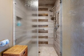 Shower, towels - 4002GC, Shared Pool, Great Views, Boardwalk to Beach (Port Aransas)