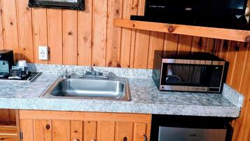 Kamar Double untuk 1 Orang | Dapur pribadi | Microwave dan mesin pembuat kopi/teh