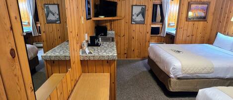 Comfort Double Room Single Use | Laptop workspace, iron/ironing board, free WiFi, bed sheets