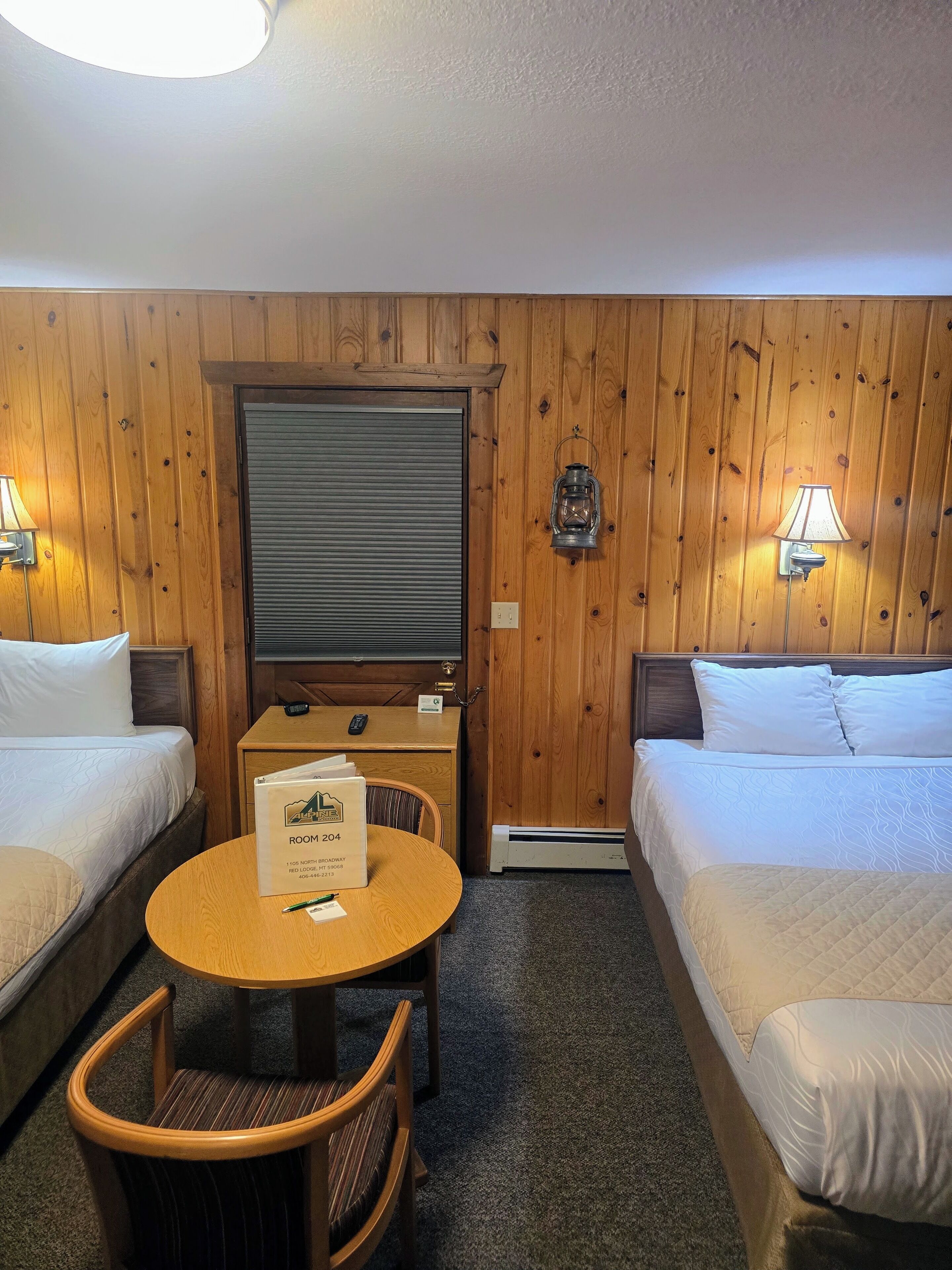 Chambre familiale double pour 1 personne | Espace de travail pour ordinateurs portables, fer et planche à repasser