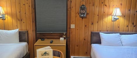 Chambre familiale double pour 1 personne | Espace de travail pour ordinateurs portables, fer et planche Ă repasser