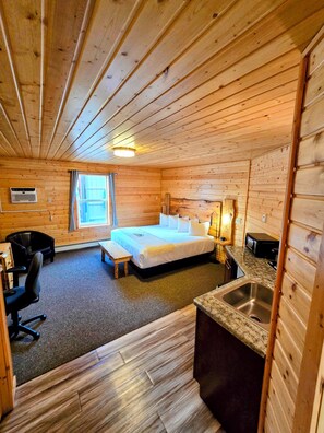 디럭스 스튜디오 스위트 | 노트북 작업 공간, 다리미/다리미판, 무료 WiFi, 침대 시트