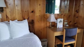 Skrivebord for bærbar PC, strykejern/-brett og wi-fi (inkludert)