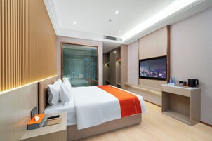 Kamar Double Bisnis | Tirai kedap cahaya, setrika/meja setrika, dan Wi-Fi gratis