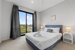 Iron/ironing board, WiFi, bed sheets - 2BR Near Plaza & Garden City | Walk to Bus Easy M3 (MacGregor)