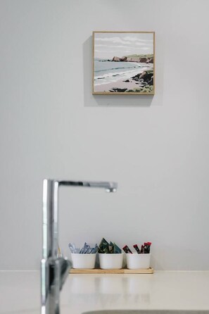 Interior - 2BR Near Plaza & Garden City | Walk to Bus Easy M3 (MacGregor)