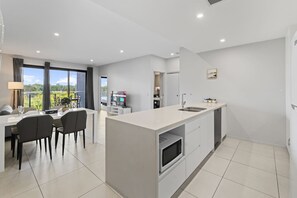 Fridge, microwave, oven, stovetop - 2BR Near Plaza & Garden City | Walk to Bus Easy M3 (MacGregor)