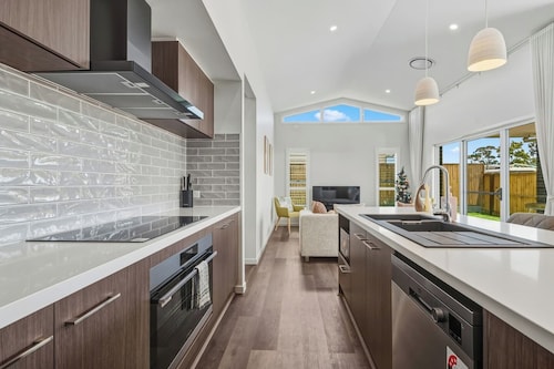 Brand new 4BR Family Home in Peaceful Park Ridge