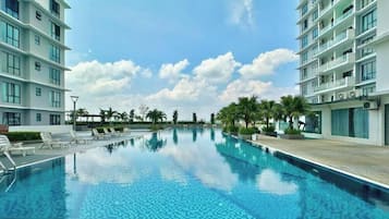 Outdoor pool, open 7:00 AM to 10:00 PM, pool loungers