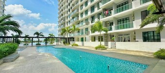 The Platino Paradigm Mall by Stayrene