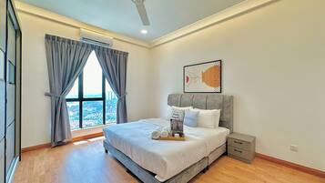 Comfort Apartment, 3 Bedrooms, Balcony, City View | Blackout drapes, iron/ironing board, free WiFi