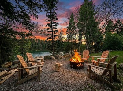 New! River Retreat | 3 King Beds | Hot Tub & Fire Pit | Riverfront | Pet Friendly