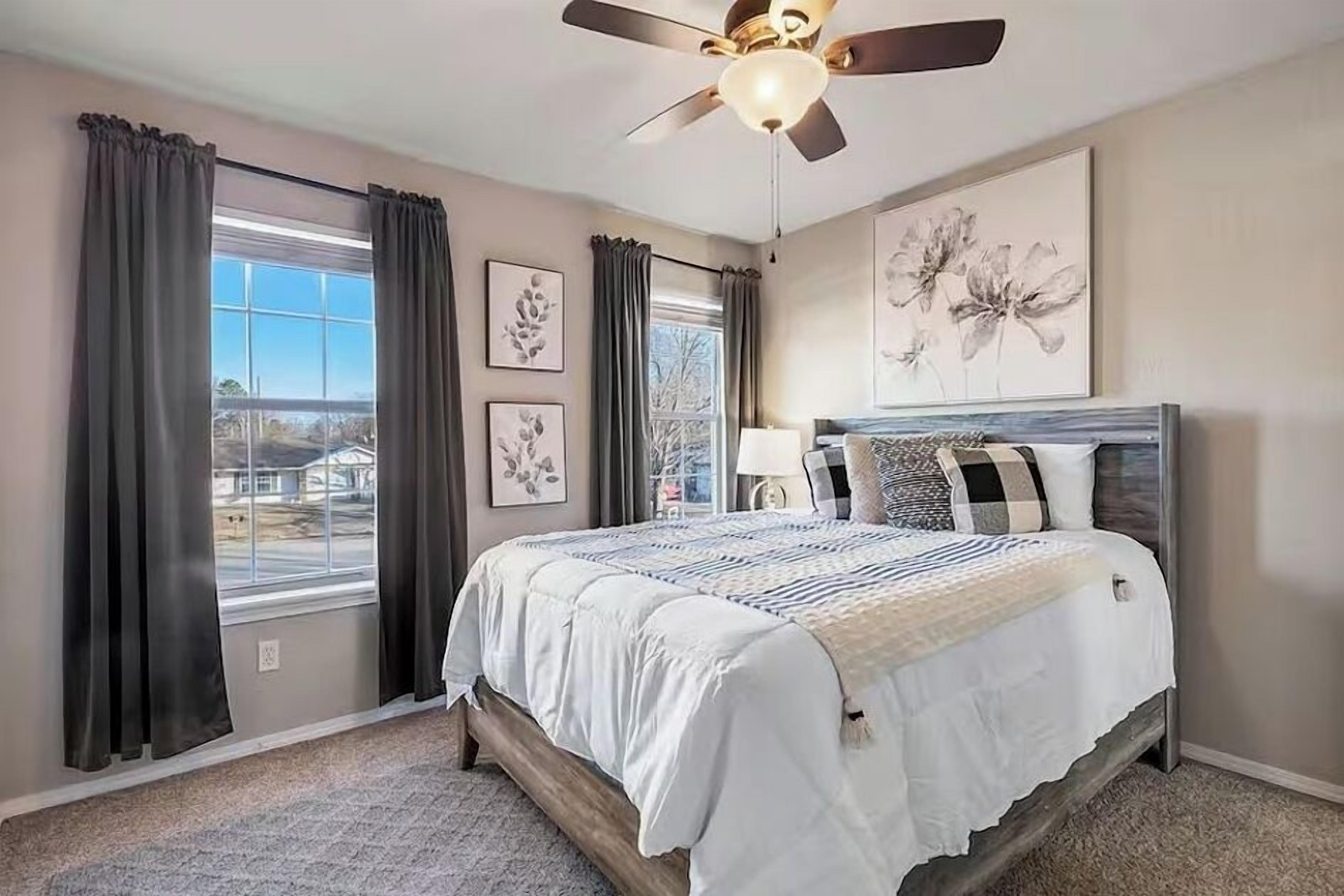 3 chambres, fer et planche à repasser, Wi-Fi, draps fournis