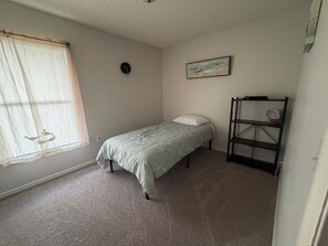 3 bedrooms, free WiFi, bed sheets - Comfortable and inviting three bed, two bath house  (Deltona)