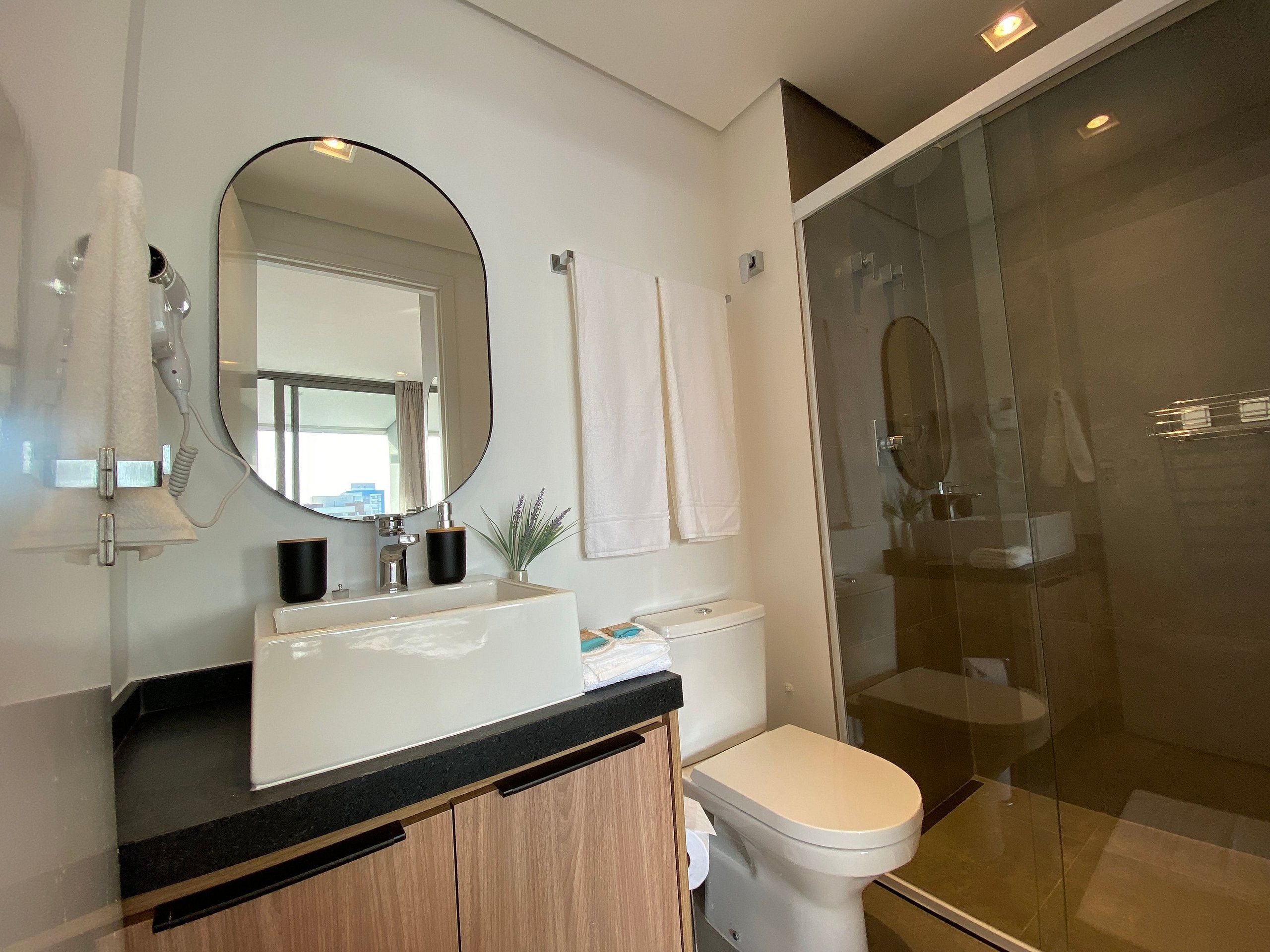Basic Studio | Bathroom | Shower, towels