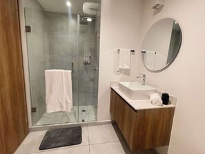 Shower, hair dryer - Urban Getaway in Colonia Americana | Duna S. (Guadalajara)