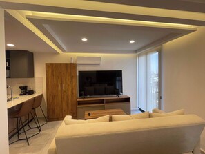TV, offices - Urban Getaway in Colonia Americana | Duna S. (Guadalajara)