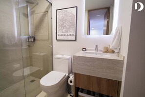 Shower, hair dryer, towels - Depto Premium con A/C, Parking y Rooftop (Zapopan)